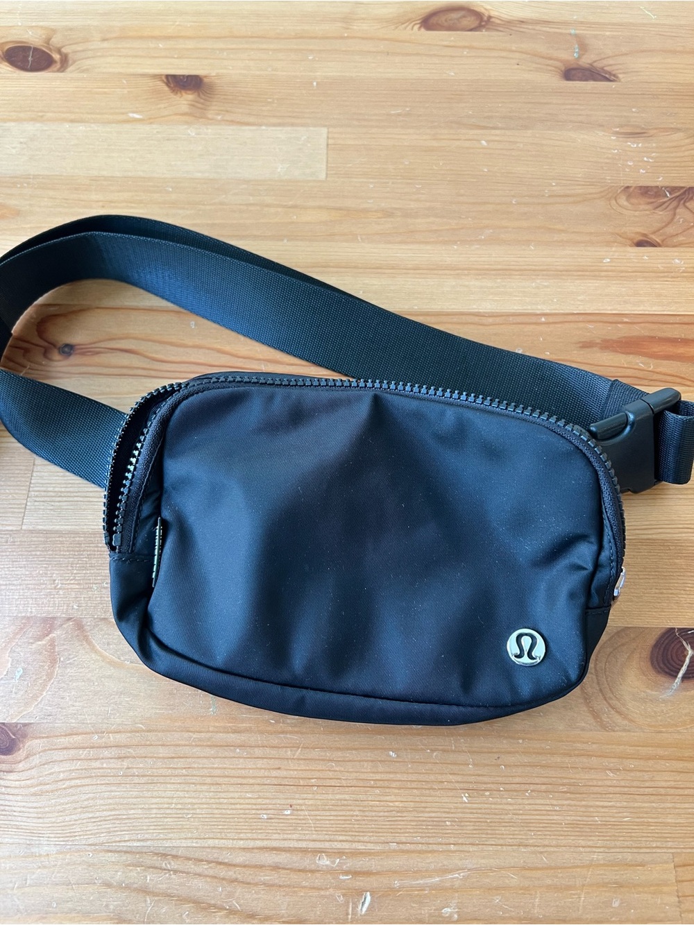 Lululemon Everywhere Belt Bag 1L - Picture 6 of 8